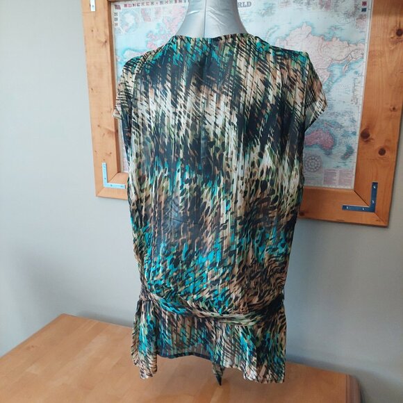 Worthington Women's Plus Size Sheer Sleeveless top front ruffle detail Size 2X - Picture 4 of 9